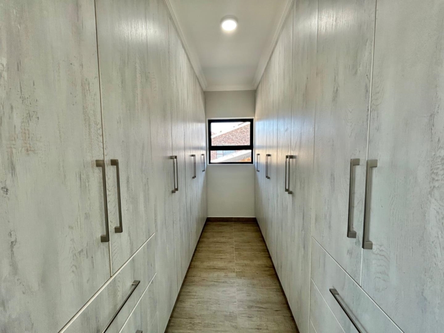 4 Bedroom Property for Sale in Wavecrest Eastern Cape